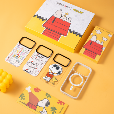 Snoopy phone case gift box with base case and interchangeable covers